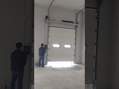 ドック・レベラーと切断ドア