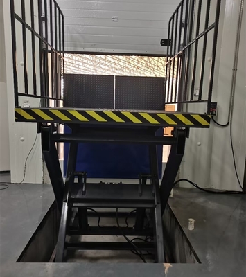 Scissor Table ,Dock Lift With Hydraulic Payload 2.5T And Two Pieces Lip For Dock Working