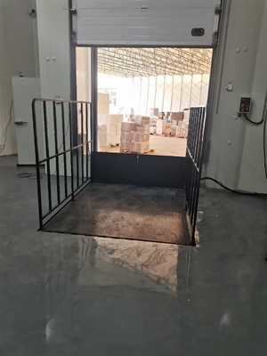 Hydraulic Dock Lift Scissor Platform 2000*3000mm 4500KG Payload On Warehouse Loading Bay