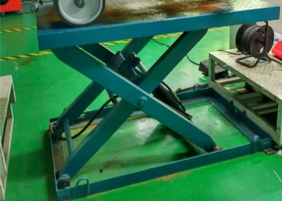 緑の単一は上昇、モーターを備えられた持ち上がる1500mm*1500mmのテーブルのサイズの油圧上昇テーブルを切る
